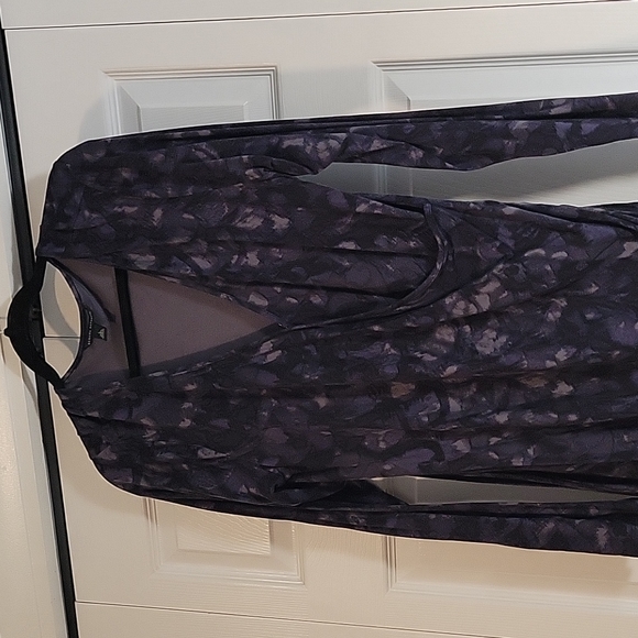 Banana Republic faux wrap light weight dress, size large - Picture 2 of 3